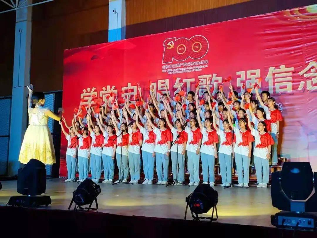 中阳县文旅局开展2024年“墨香传情 书法惠民”免费送春联活动