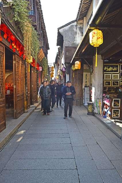 抗凝冻 保民生丨大方多部门联动持续开展除雪融冰作业